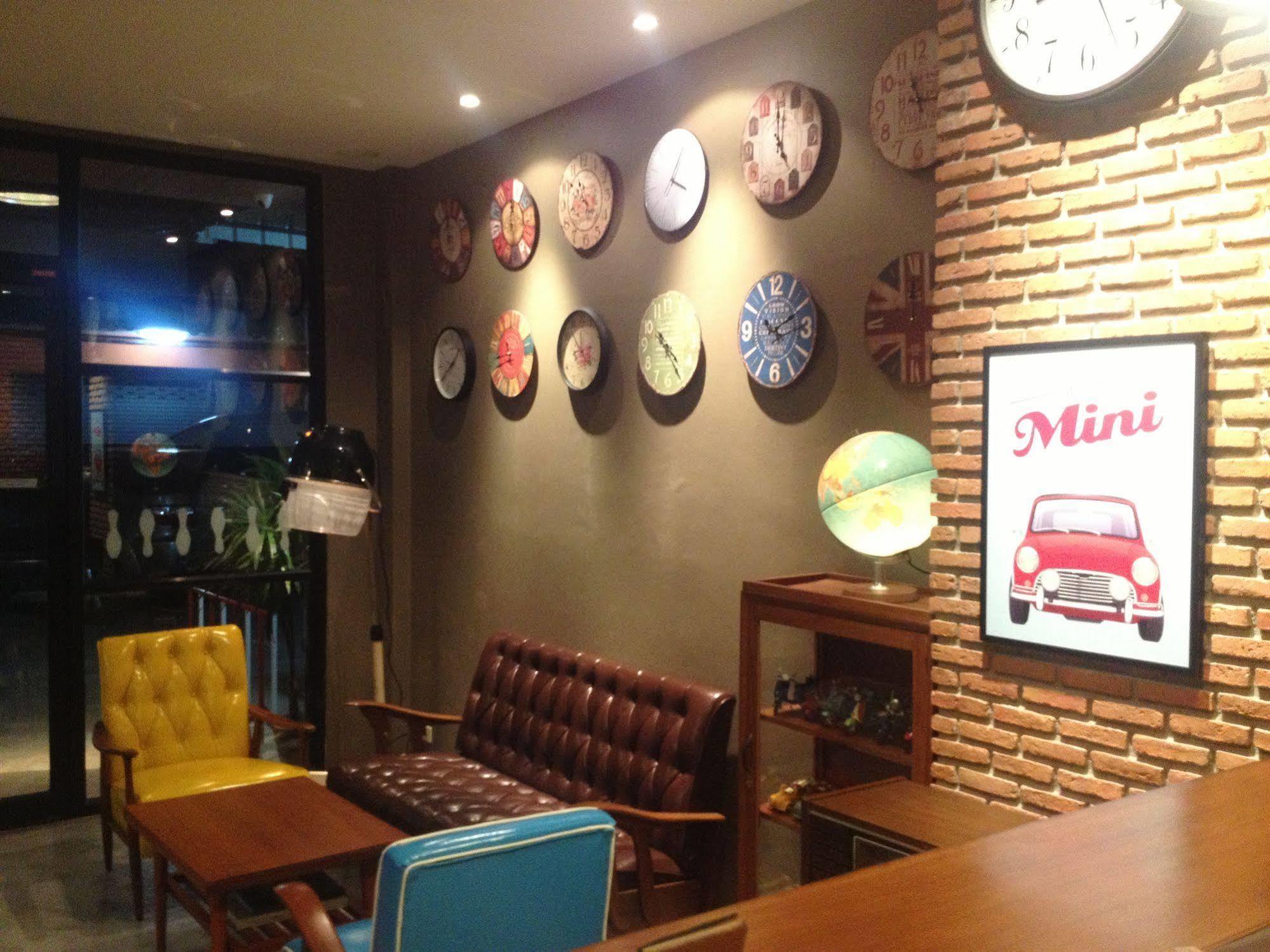 Dfeel House Hostel Patong Buitenkant foto